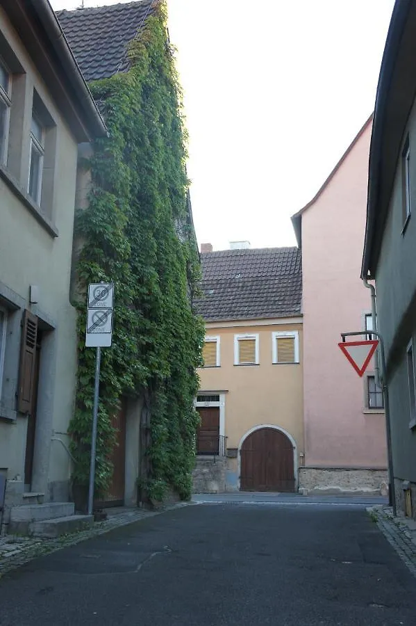 Apartamento wunderschöne Ferienwohnung in Winterhausen mit Küche, Bad und Piano Alemania
